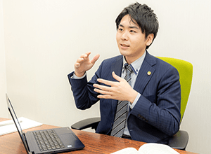 弁護士荒木